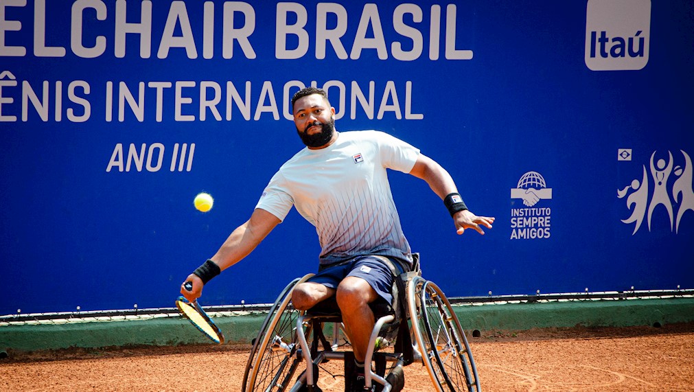 Campeã do US Open treina com Seleção Brasileira de tênis em cadeira de  rodas no CT visando vaga para Paris 2024 - CPB