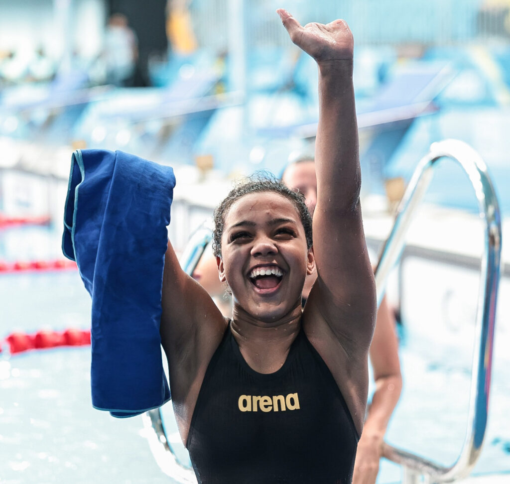 A paulista Alessandra Oliveira comemorando a medalha de ouro conquistada nos Jogos Parapan-Americanos de Santiago 2023 | Foto: Alessandra Cabral/CPB
