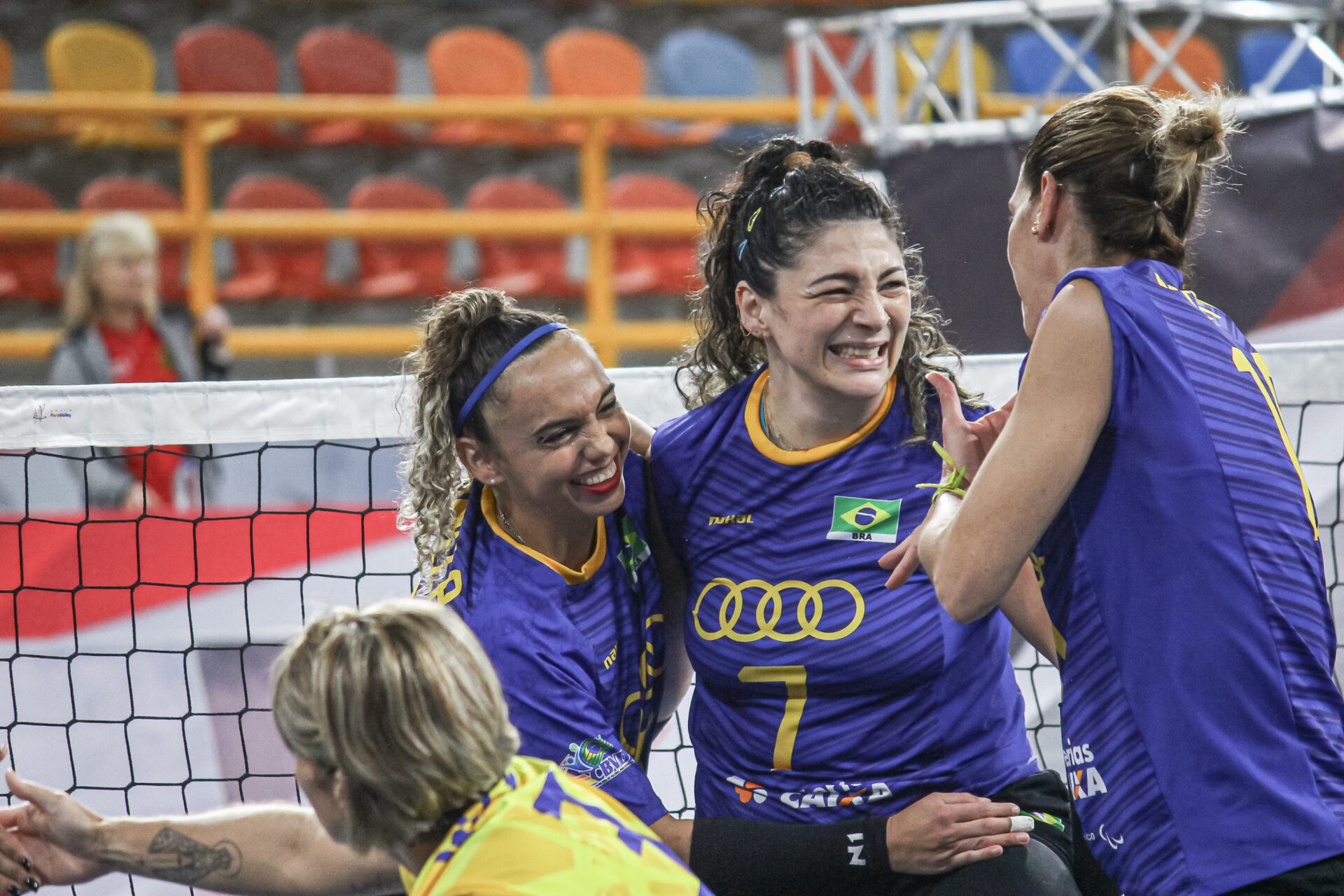 Brasil vence Cazaquistão no mundial de vôlei feminino e segue invicto
